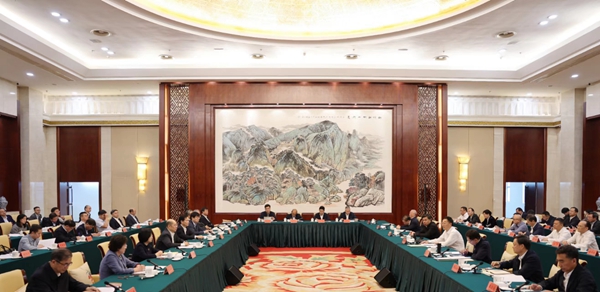 谭作钧出席2023年专家咨询效劳活动暨“八桂之约?院士专家冬令营”活动对接会-尊龙凯时